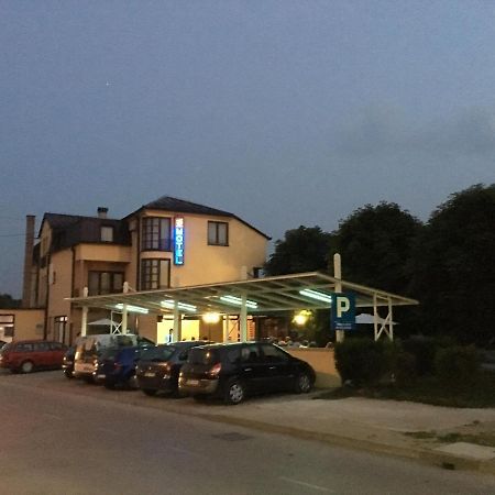 Motel Otoka Donji Vakuf Buitenkant foto